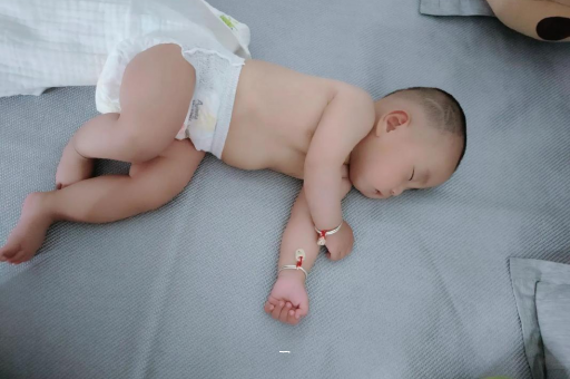 甘肃宝宝老打喷嚏怎么办